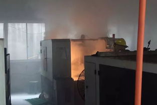 一廠內發(fā)生火災,員工用水滅火火勢卻越來越大